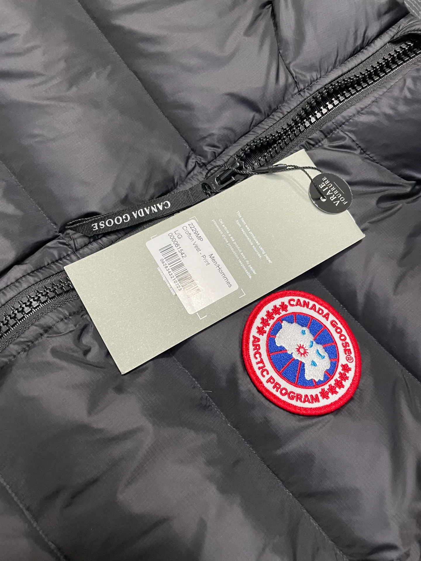 P560 Canadian brand CanadaGoose men's and women's CROFTON lightweight down vest 2229M DWR water-repellent treatment WindWall windproof fabric 700 fleece filling original mold opening details one to one production The upper body effect is stunning Exclusively available on the Xiaohongshu purchasing platform The highest version on the market Size: XS S M L XL XXL